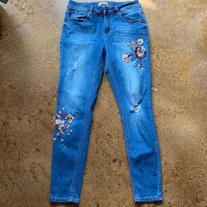 KENSIE Floral Embroidered Distressed Skinny Jeans - Size 6/28